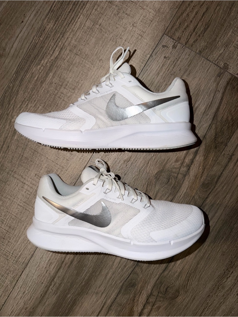 Nike White & Silver Running Sneakers